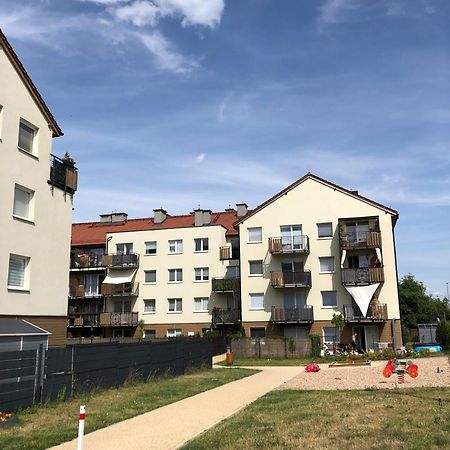 Urocze Mieszkanie Z Ogrodkiem I Bezplatny Parking ヴロツワフ エクステリア 写真